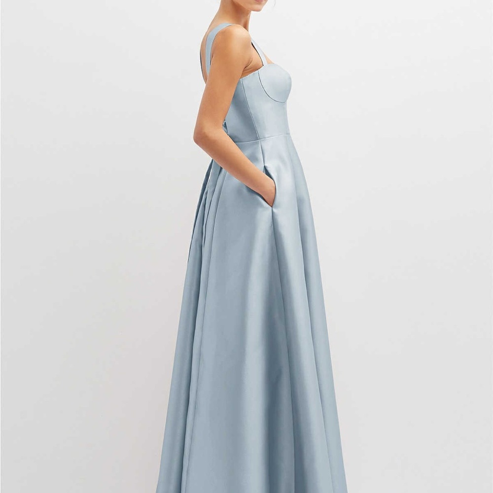 Elegant Blue Evening Gown - Picture 3 of 10